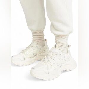 Fila Women's Electrove 2 Sneakers, Whisper White SZ 10